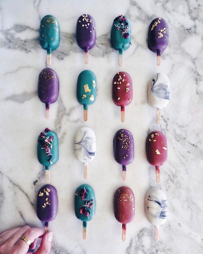 Avid Home Baker Who Turns Leftover Cake Scraps Into Meticulously Crafted Cake-Popsicles