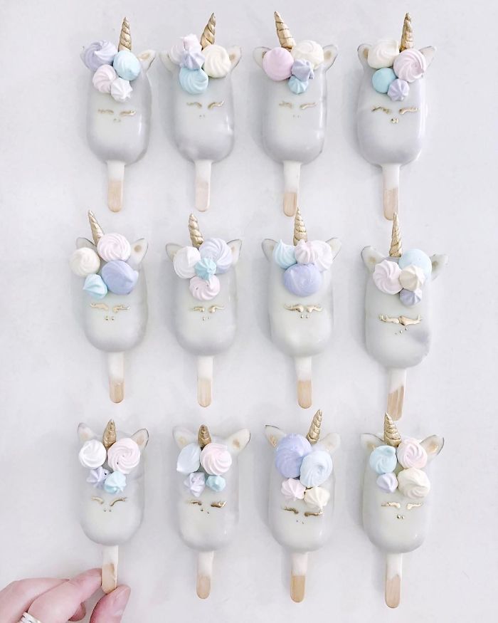 Avid Home Baker Who Turns Leftover Cake Scraps Into Meticulously Crafted Cake-Popsicles