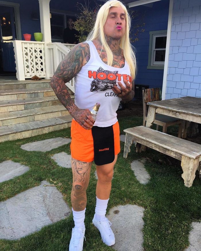 Carey Hart As A Hooters Waitress