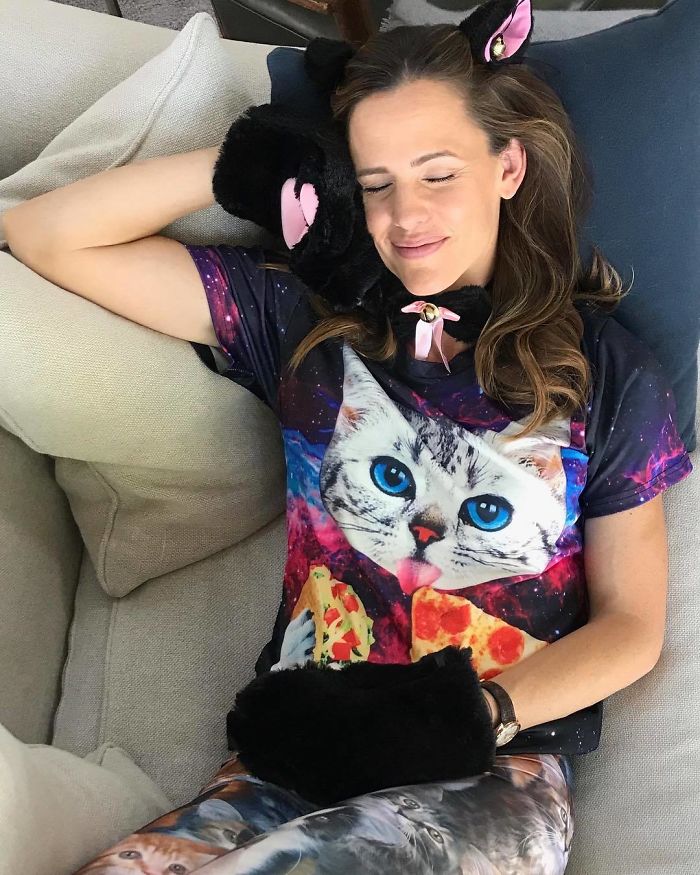 Jennifer Garner As A Cat Nap