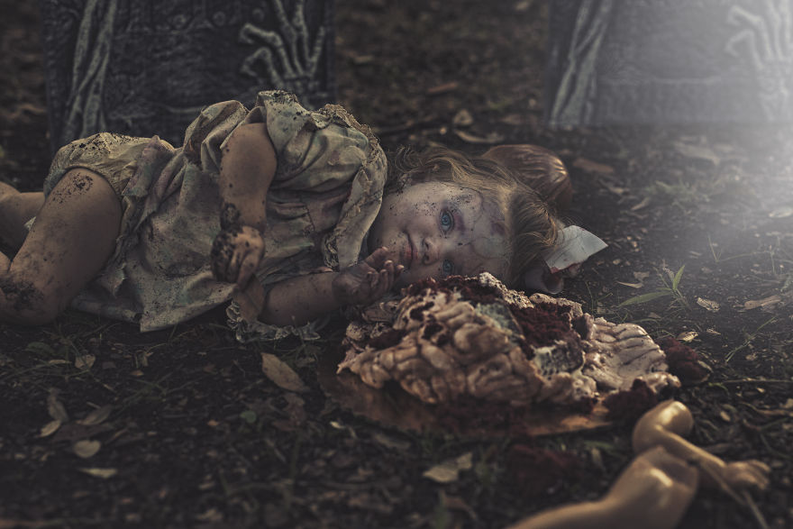 This American Photographer Specializes In Photographing Kids In Costume For Halloween, And It's Seriously Spooky