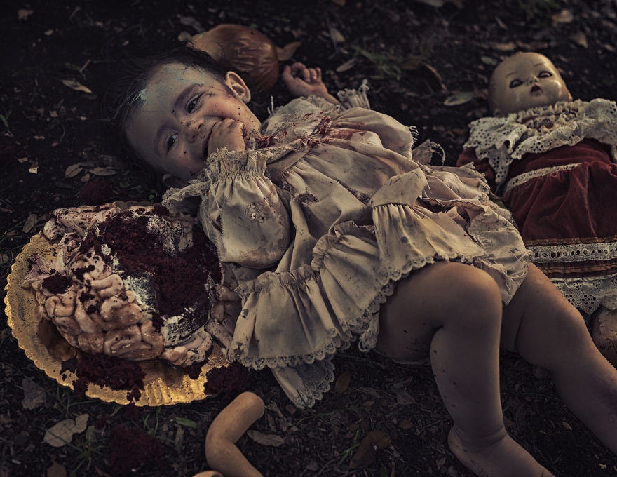 This American Photographer Specializes In Photographing Kids In Costume For Halloween, And It's Seriously Spooky
