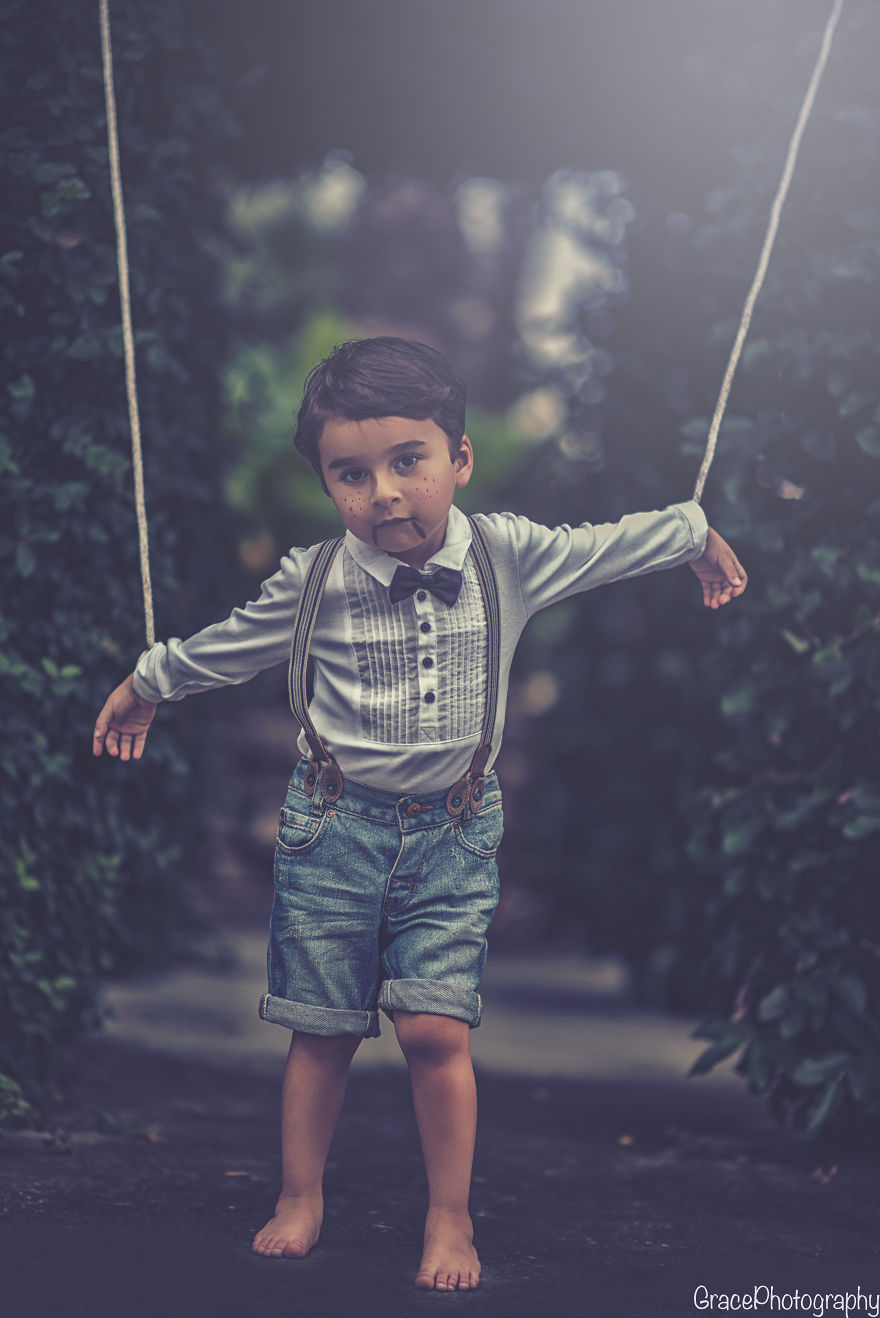 This American Photographer Specializes In Photographing Kids In Costume For Halloween, And It's Seriously Spooky
