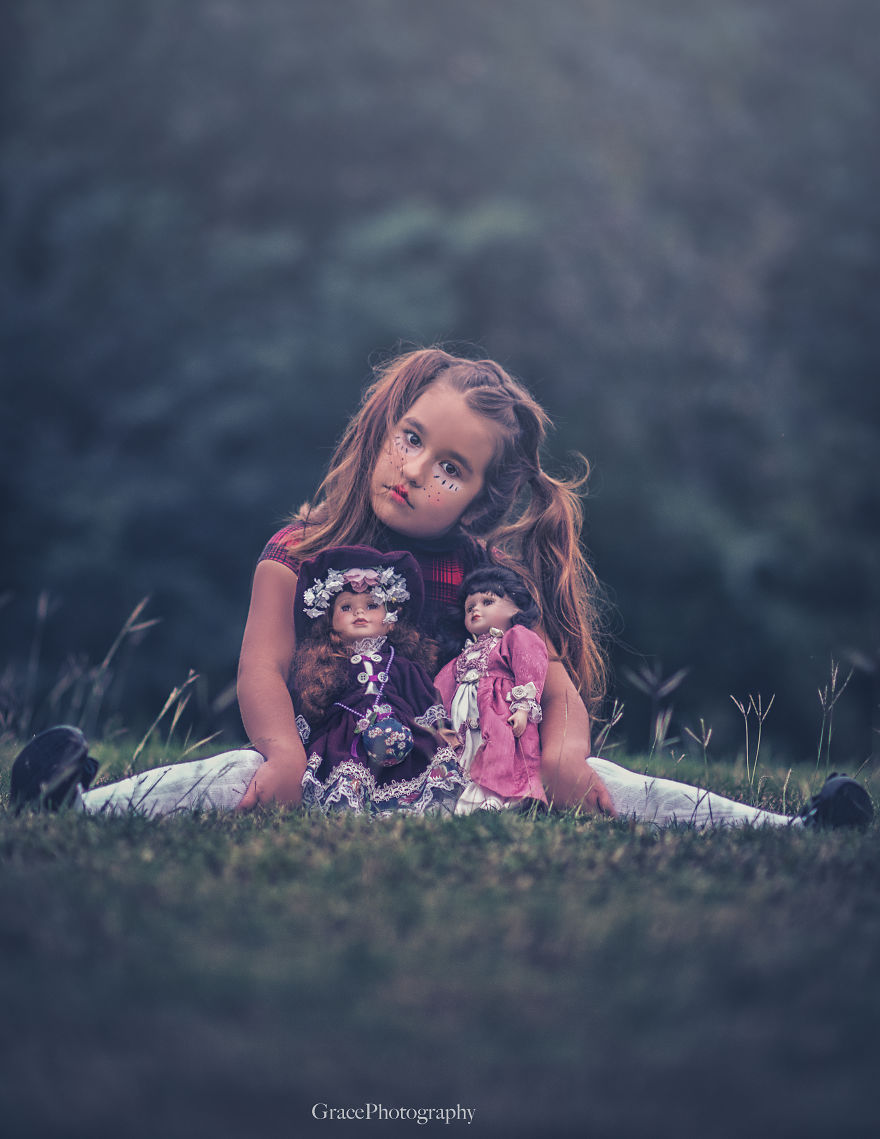 This American Photographer Specializes In Photographing Kids In Costume For Halloween, And It's Seriously Spooky