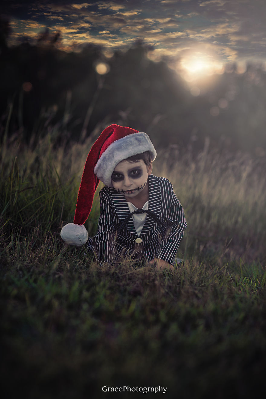 This American Photographer Specializes In Photographing Kids In Costume For Halloween, And It's Seriously Spooky
