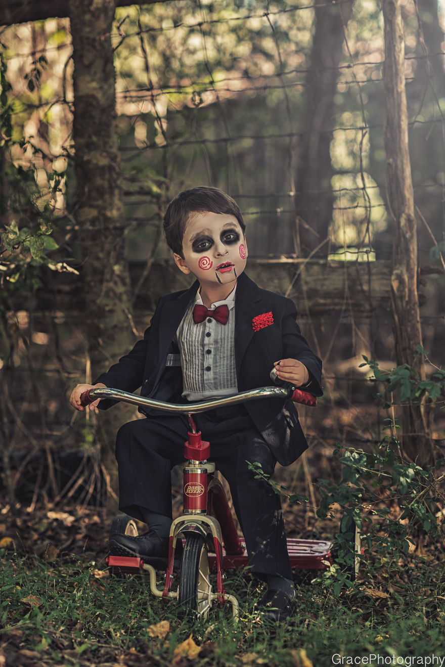 This American Photographer Specializes In Photographing Kids In Costume For Halloween, And It's Seriously Spooky