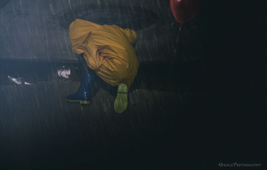 This American Photographer Specializes In Photographing Kids In Costume For Halloween, And It's Seriously Spooky