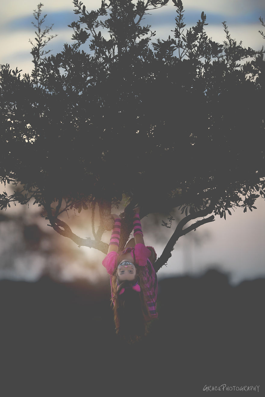 This American Photographer Specializes In Photographing Kids In Costume For Halloween, And It's Seriously Spooky