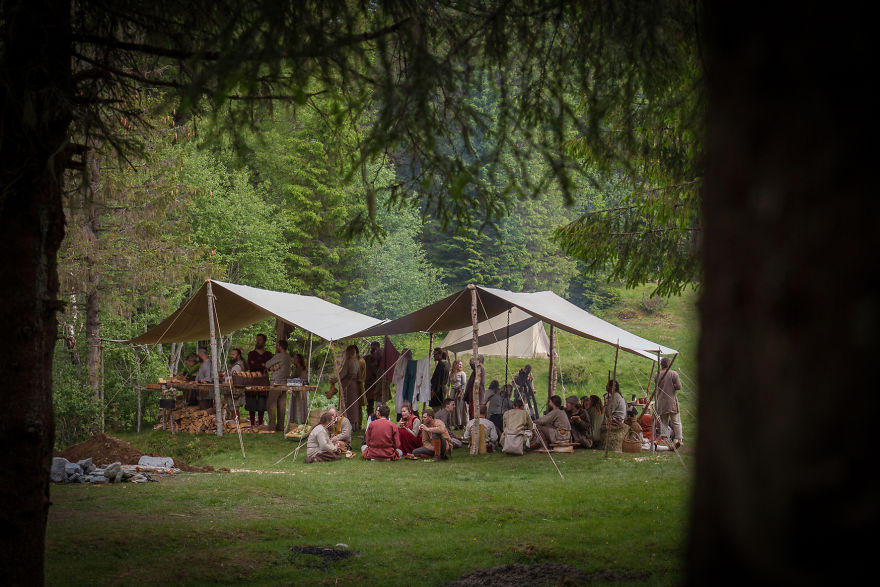 Have You Ever Wondered How The Cribs Would Have Looked In The Viking Age? These Vikings Have A Funny Answer For You!