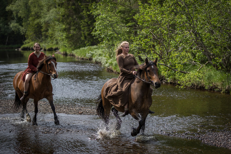 Have You Ever Wondered How The Cribs Would Have Looked In The Viking Age? These Vikings Have A Funny Answer For You!