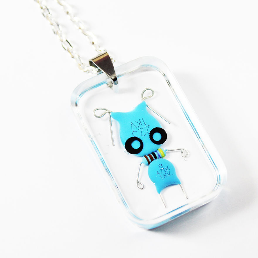 I Turned Electronic Components Into Tiny And Biggie Robots