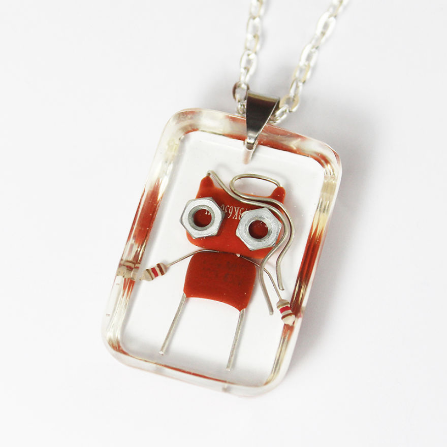 I Turned Electronic Components Into Tiny And Biggie Robots