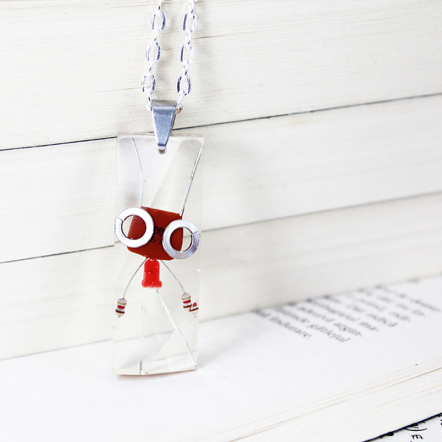 I Turned Electronic Components Into Tiny And Biggie Robots