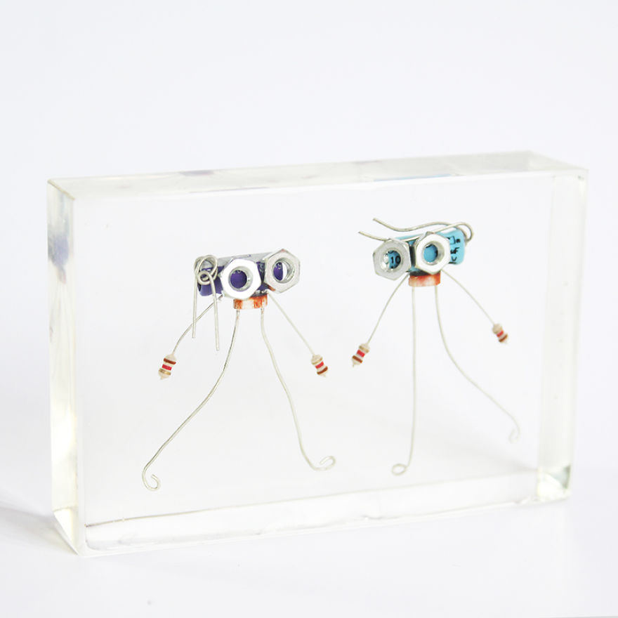 I Turned Electronic Components Into Tiny And Biggie Robots