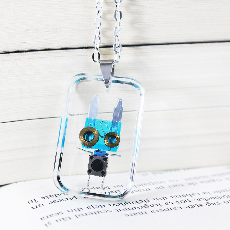 I Turned Electronic Components Into Tiny And Biggie Robots