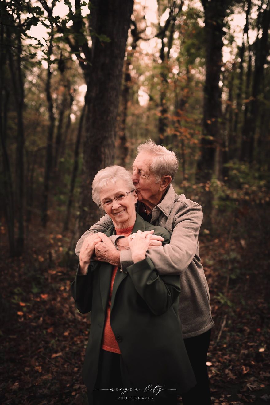 Старики молодые душой. Влюбленные старики. Красивые пожилые люди. Красивая пожилая пара. Красивые пожилые пары.