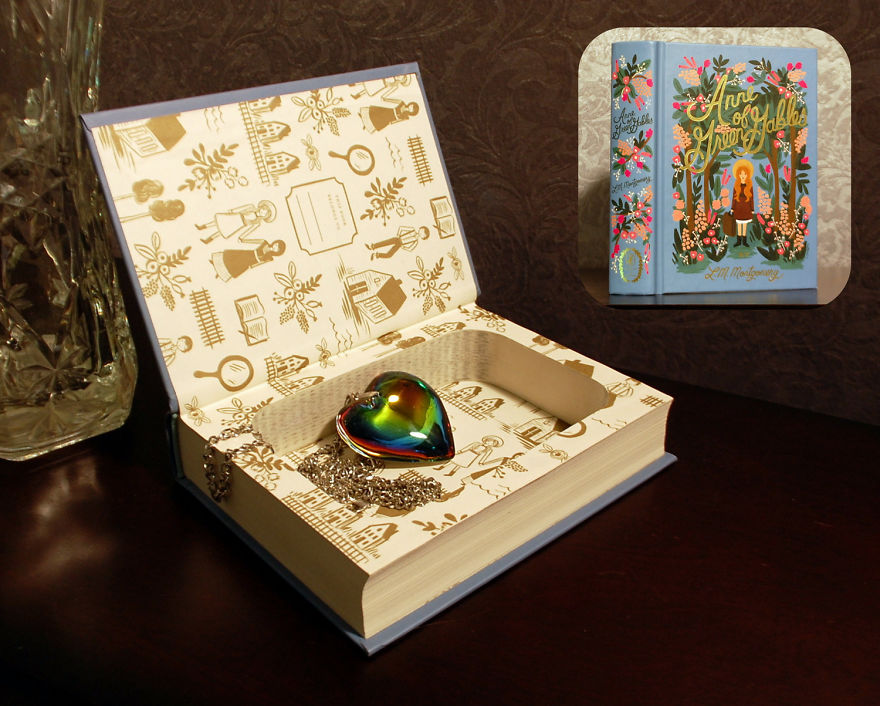 I Was Able To Quit My Job As A Museum Gallery Guard To Make Hollow Books I Was Able To Quit My Job As A Museum Gallery Guard To Make Hollow Books