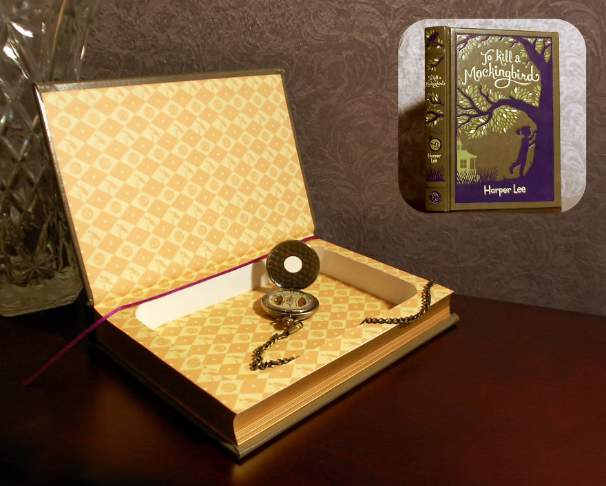 I Was Able To Quit My Job As A Museum Gallery Guard To Make Hollow Books I Was Able To Quit My Job As A Museum Gallery Guard To Make Hollow Books