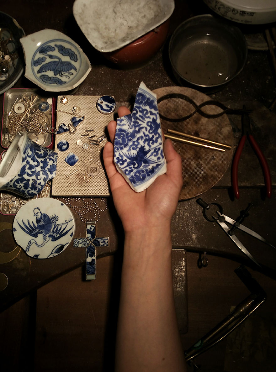 I Wear 300- 400 Year-Old Ceramic Treasure From Qing Dynasty I Wear 300- 400 Year-Old Ceramic Treasure From Qing Dynasty