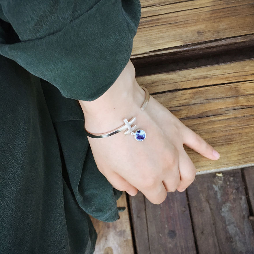 I Wear 300- 400 Year-Old Ceramic Treasure From Qing Dynasty I Wear 300- 400 Year-Old Ceramic Treasure From Qing Dynasty