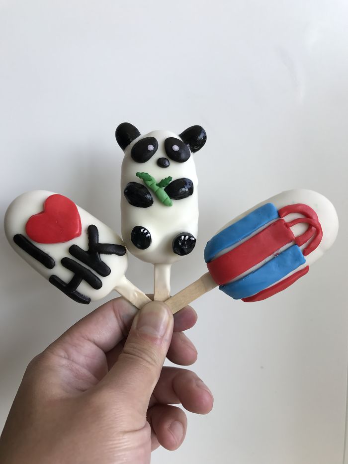 Avid Home Baker Who Turns Leftover Cake Scraps Into Meticulously Crafted Cake-Popsicles