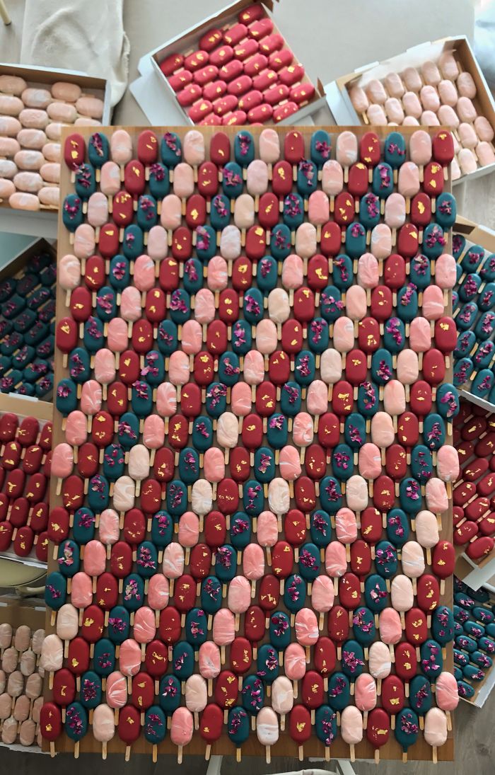 Avid Home Baker Who Turns Leftover Cake Scraps Into Meticulously Crafted Cake-Popsicles