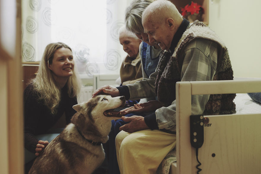We Followed Local Canistherapy Center Team To Senior Foster Homes And Children Hospitals For Two Years To Document People Emotions We Followed Local Canistherapy Center Team To Senior Foster Homes And Children Hospitals For Two Years To Document People Emotions