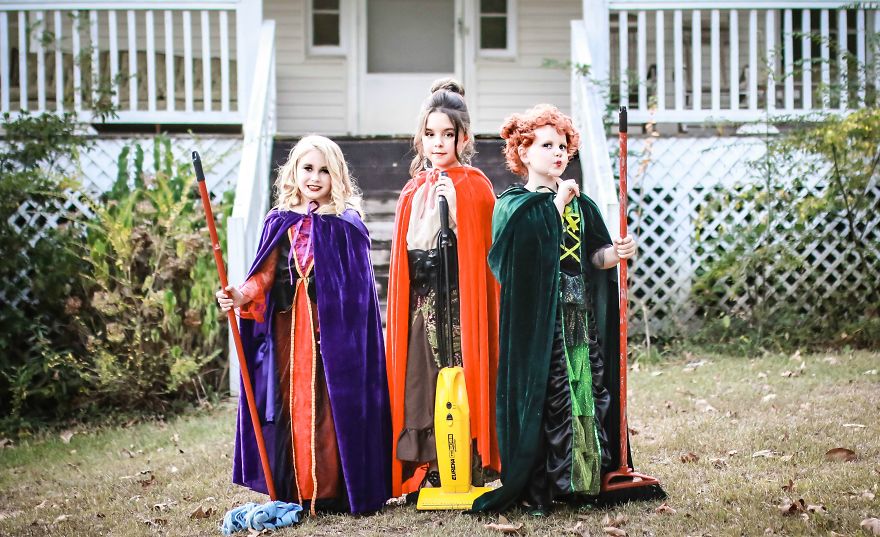 I Took Pictures Of Adorable Girls In The Theme Of Hocus Pocus