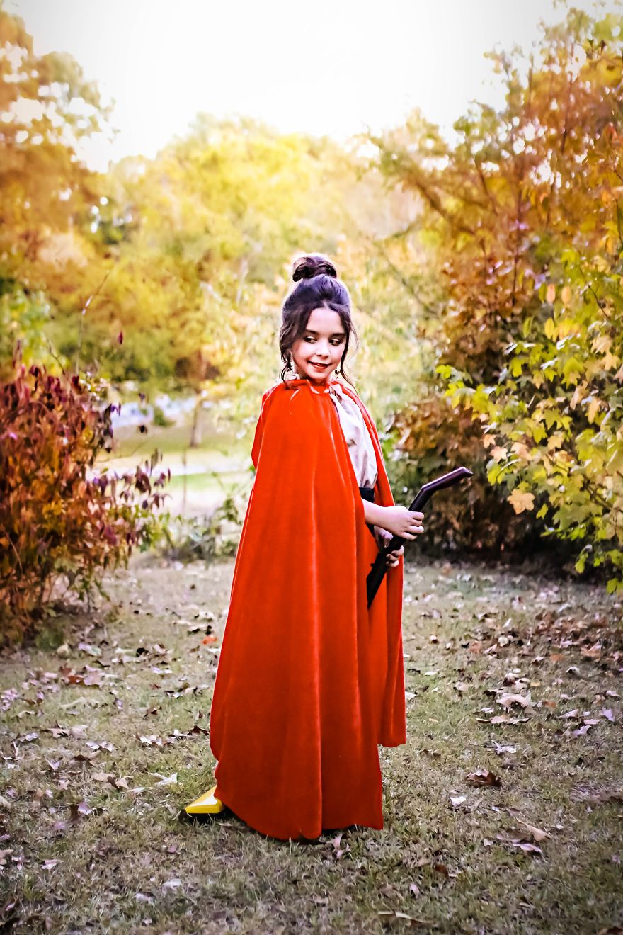 I Took Pictures Of Adorable Girls In The Theme Of Hocus Pocus