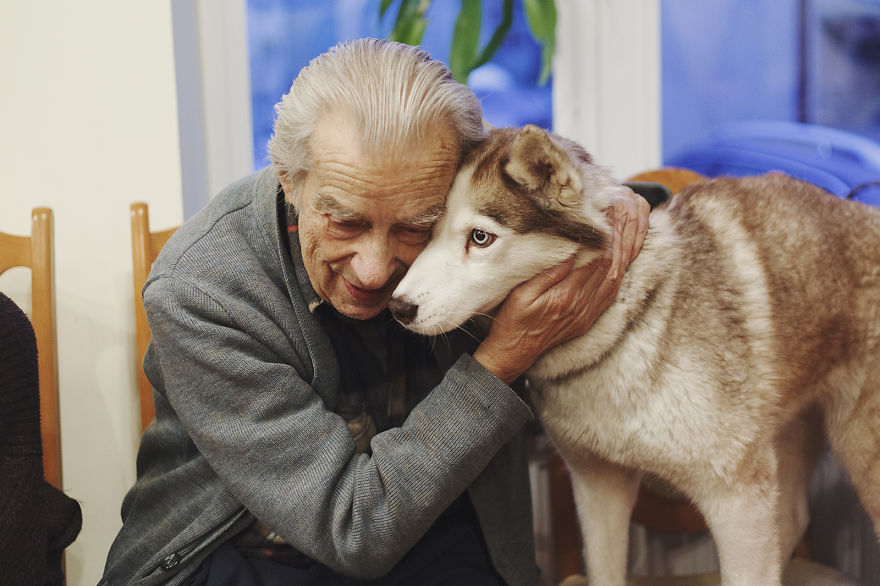 We Followed Local Canistherapy Center Team To Senior Foster Homes And Children Hospitals For Two Years To Document People Emotions We Followed Local Canistherapy Center Team To Senior Foster Homes And Children Hospitals For Two Years To Document People Emotions