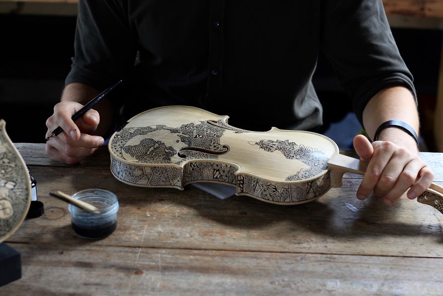 I’m The Violin Painter Who Spends Over 3 Weeks Illustrating Each One I’m The Violin Painter Who Spends Over 3 Weeks Illustrating Each One