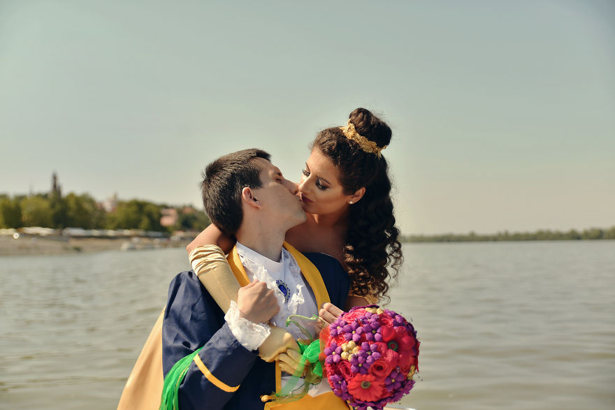 Cosplay-Loving Couple Even Made Their Wedding A Cosplay Cosplay-Loving Couple Even Made Their Wedding A Cosplay