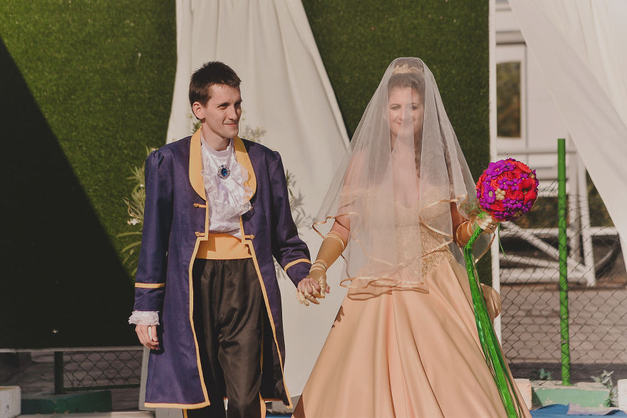 Cosplay-Loving Couple Even Made Their Wedding A Cosplay Cosplay-Loving Couple Even Made Their Wedding A Cosplay