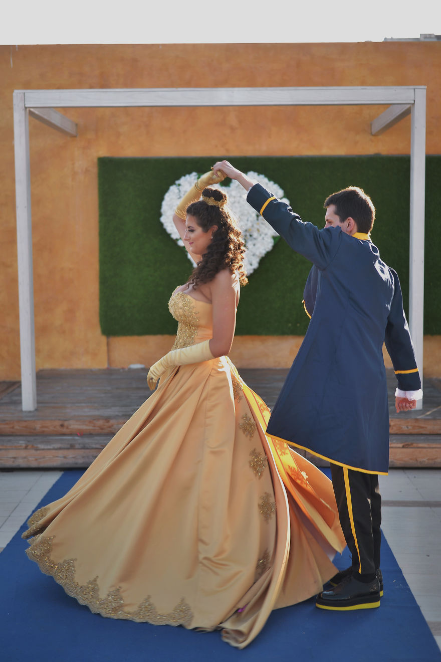 Cosplay-Loving Couple Even Made Their Wedding A Cosplay Cosplay-Loving Couple Even Made Their Wedding A Cosplay