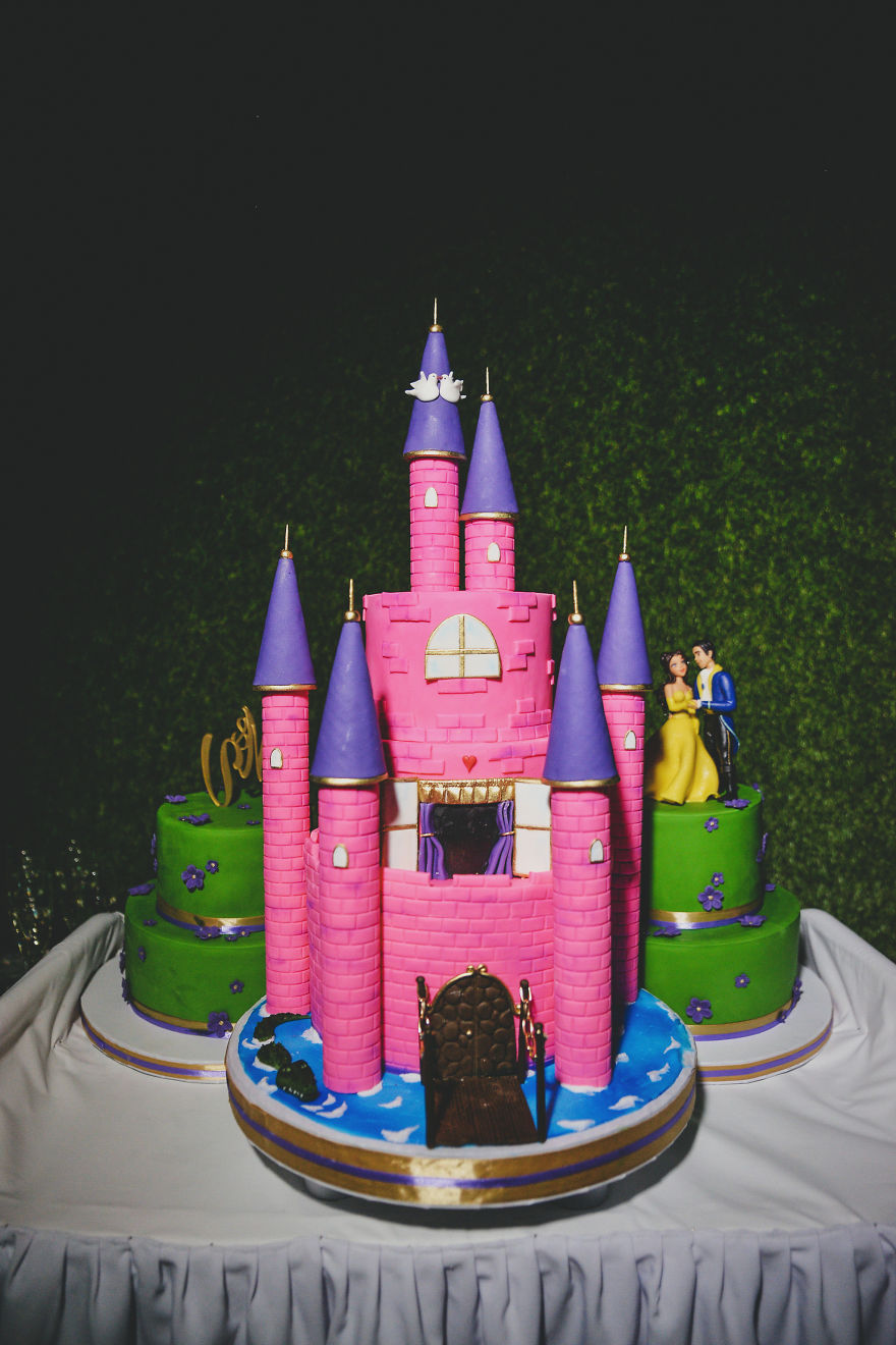 Cosplay-Loving Couple Even Made Their Wedding A Cosplay Cosplay-Loving Couple Even Made Their Wedding A Cosplay