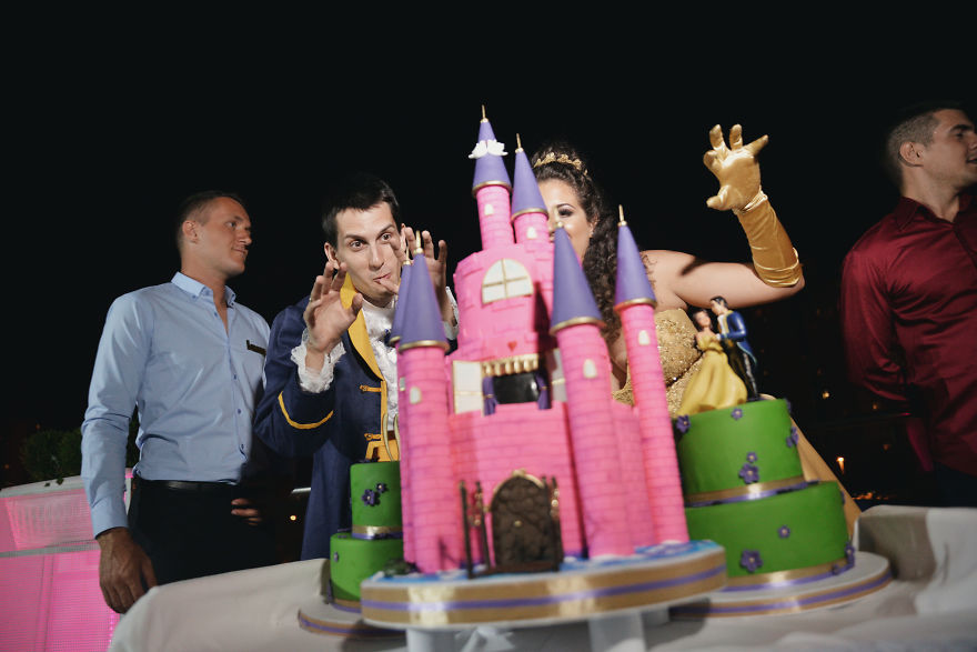 Cosplay-Loving Couple Even Made Their Wedding A Cosplay Cosplay-Loving Couple Even Made Their Wedding A Cosplay