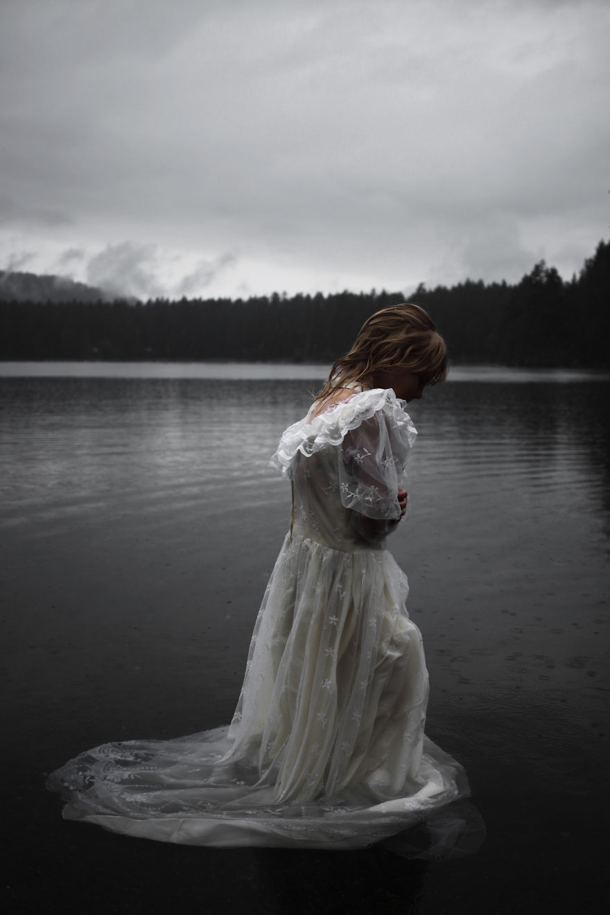 I Take My Kids Halloween To The Next Level With Eerie Photo Shoots