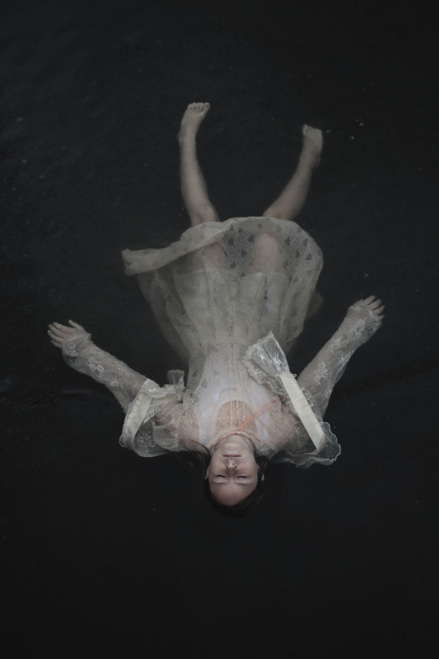 I Take My Kids Halloween To The Next Level With Eerie Photo Shoots