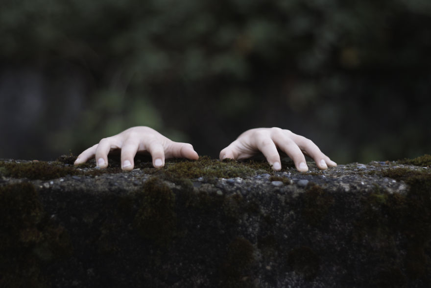 I Take My Kids Halloween To The Next Level With Eerie Photo Shoots