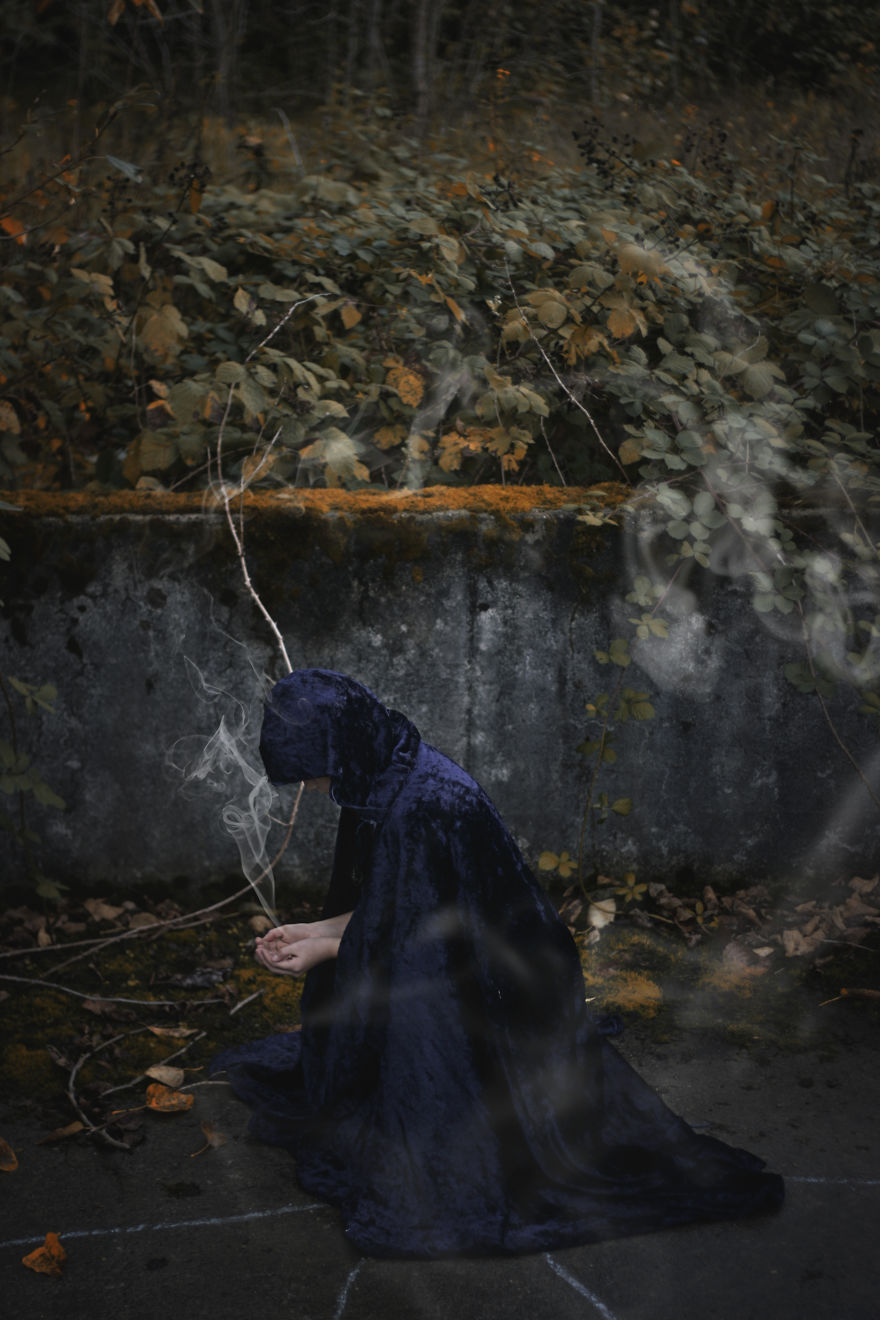 I Take My Kids Halloween To The Next Level With Eerie Photo Shoots