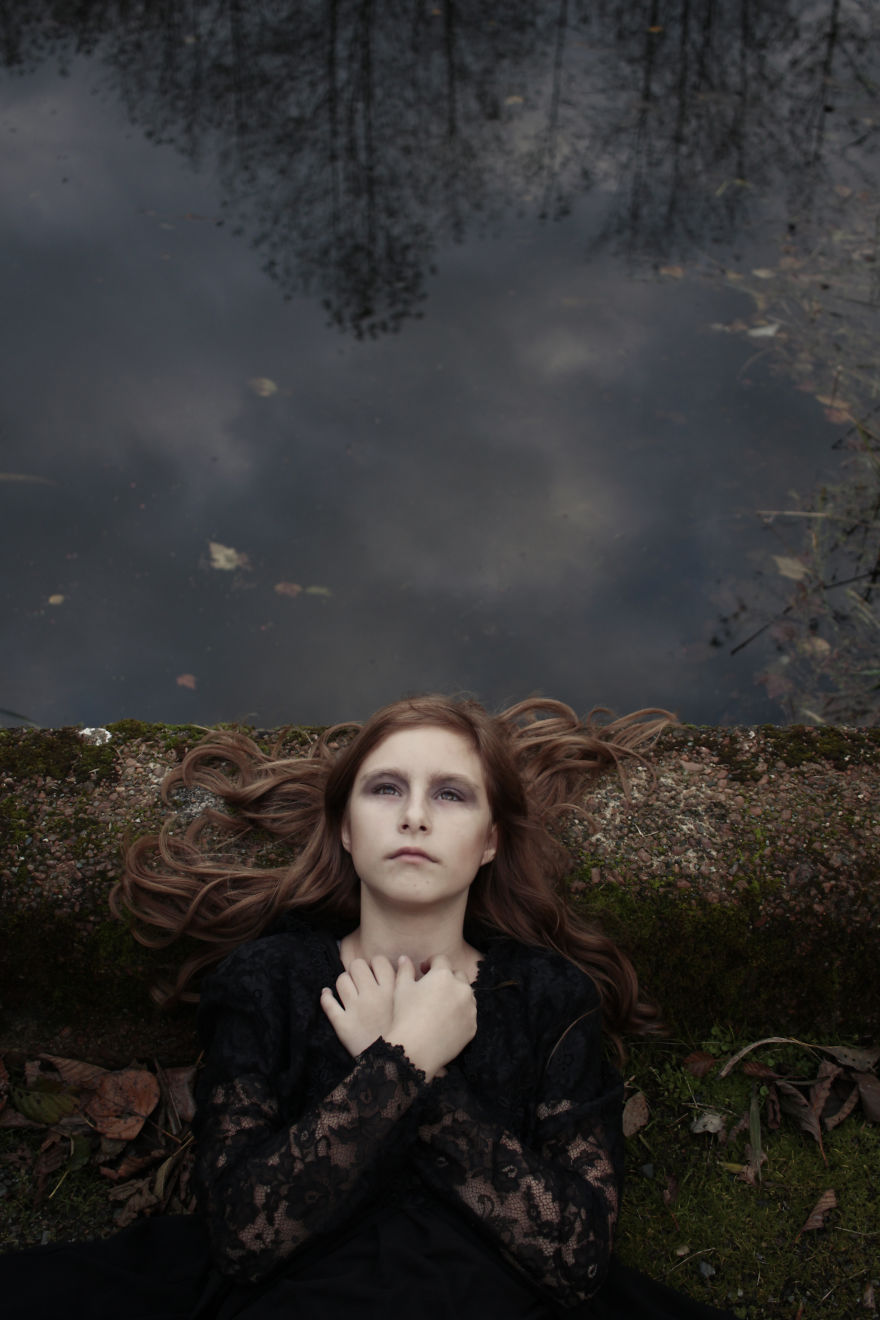 I Take My Kids Halloween To The Next Level With Eerie Photo Shoots