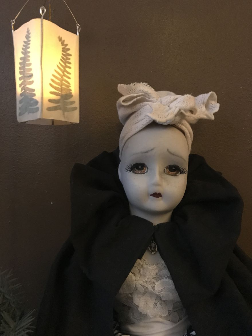 I Refurbish Old Dolls Into Creepy Halloween Decorations I Refurbish Old Dolls Into Creepy Halloween Decorations