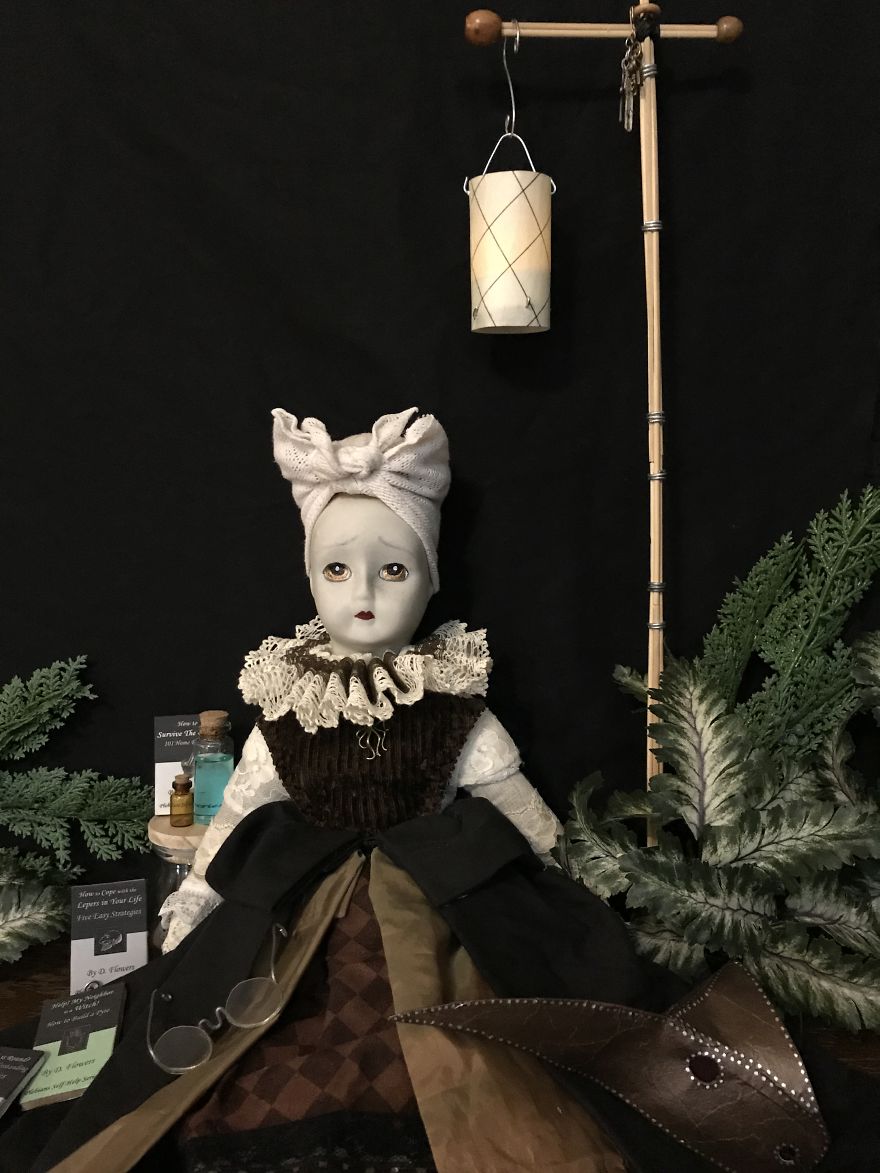 I Refurbish Old Dolls Into Creepy Halloween Decorations I Refurbish Old Dolls Into Creepy Halloween Decorations