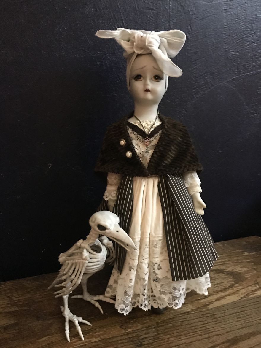 I Refurbish Old Dolls Into Creepy Halloween Decorations I Refurbish Old Dolls Into Creepy Halloween Decorations