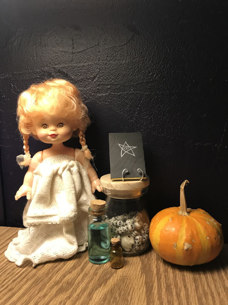 I Refurbish Old Dolls Into Creepy Halloween Decorations I Refurbish Old Dolls Into Creepy Halloween Decorations