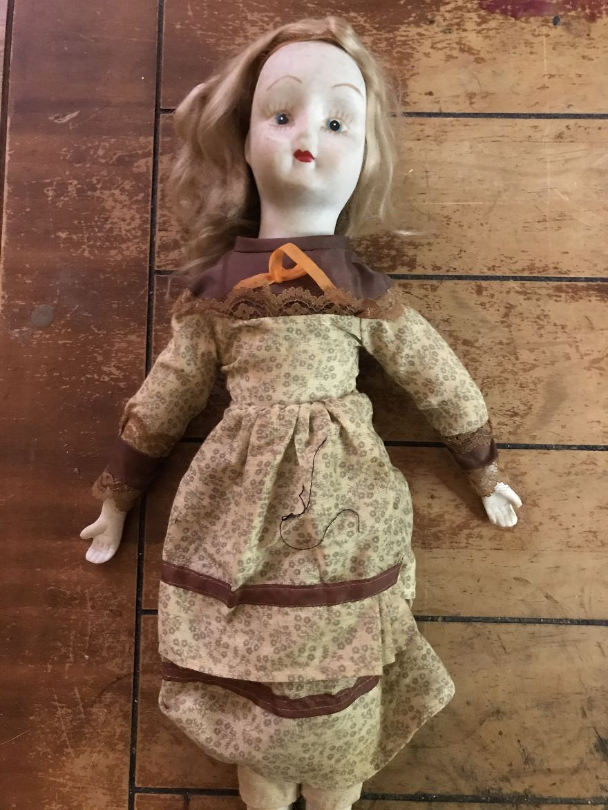 I Refurbish Old Dolls Into Creepy Halloween Decorations I Refurbish Old Dolls Into Creepy Halloween Decorations