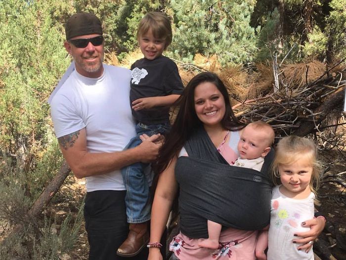 Mother Creates Halloween Costumes For Her 3-Year-Old Who Had Her Arm Amputated Because Of Cancer Mother Creates Halloween Costumes For Her 3-Year-Old Who Had Her Arm Amputated Because Of Cancer