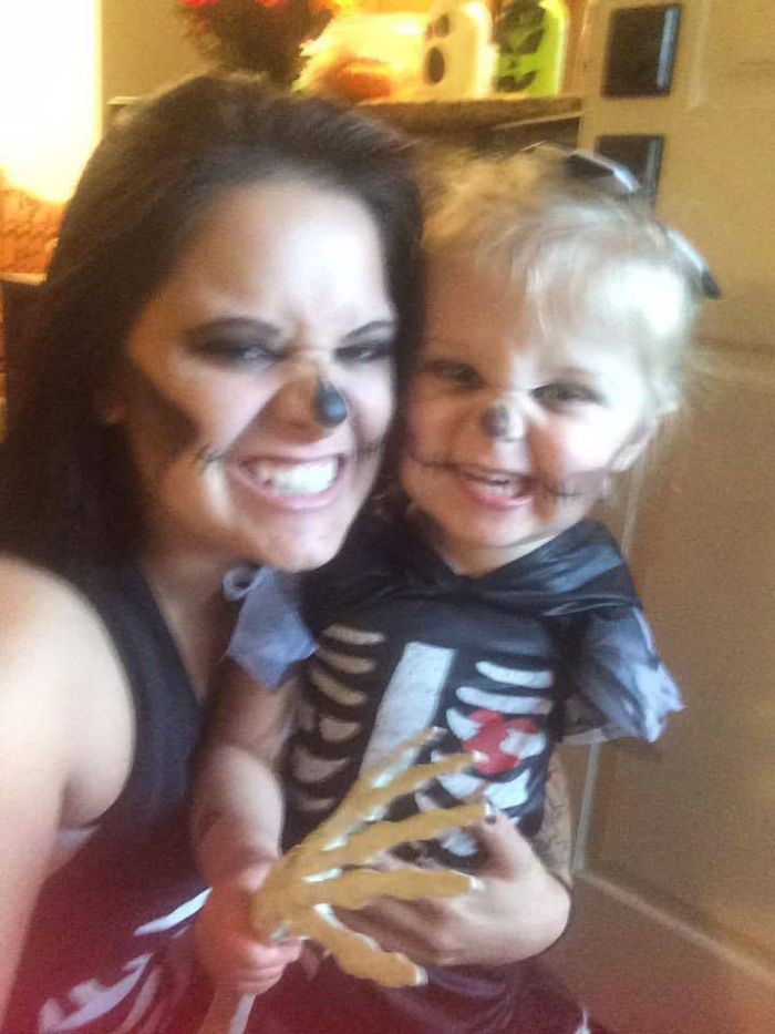 Mother Creates Halloween Costumes For Her 3-Year-Old Who Had Her Arm Amputated Because Of Cancer