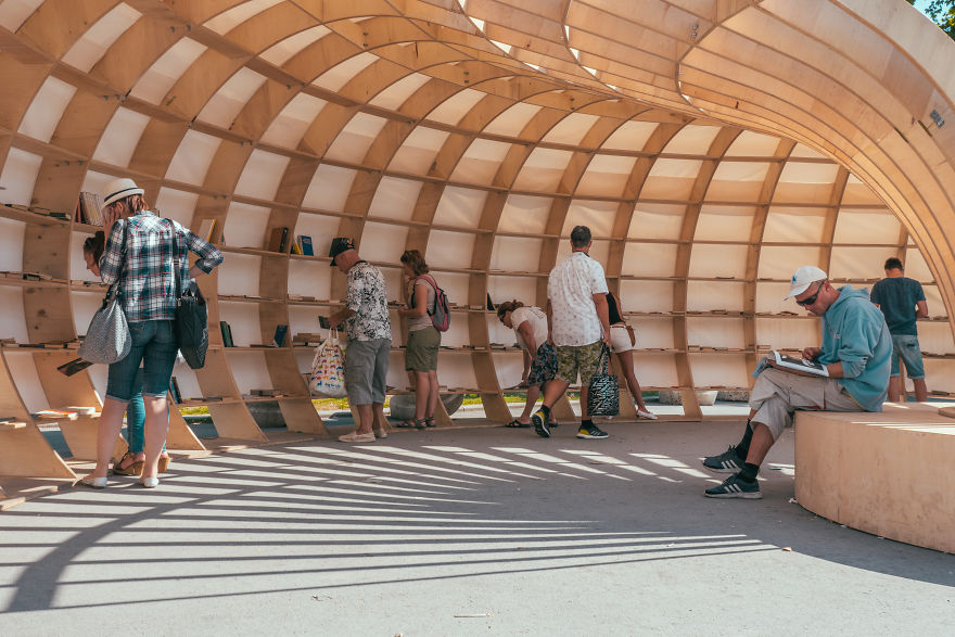 This Street Library In Bulgaria Encourages People To Read This Street Library In Bulgaria Encourages People To Read