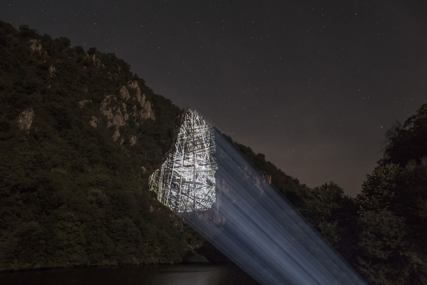 Secret Mapping Experiment Presents The Last King Of Dacia Secret Mapping Experiment Presents The Last King Of Dacia